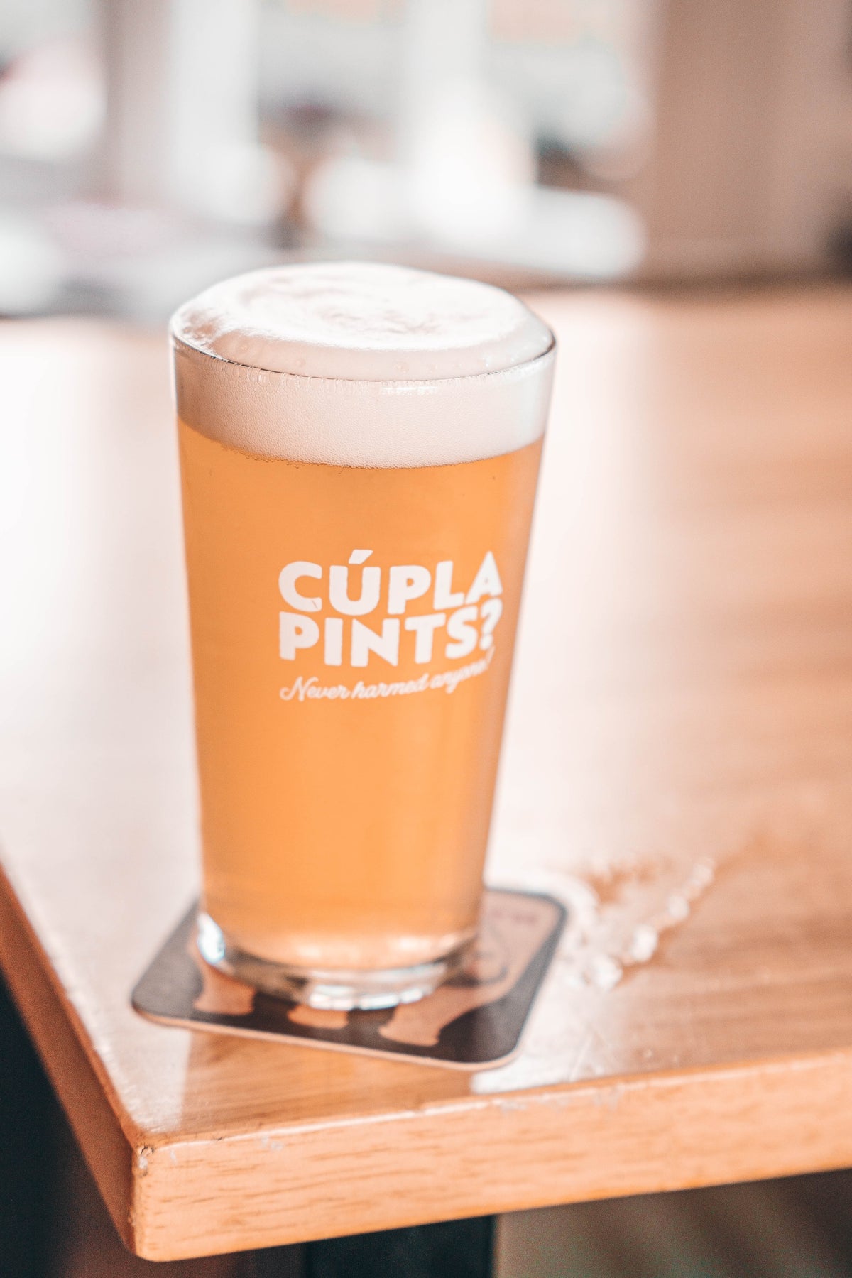 cúpla pint glasses x2